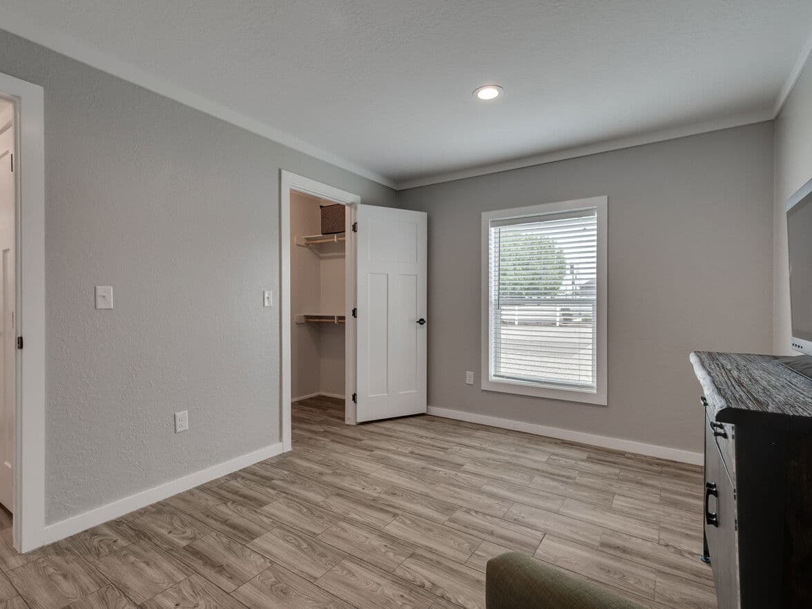 28603n interior home features