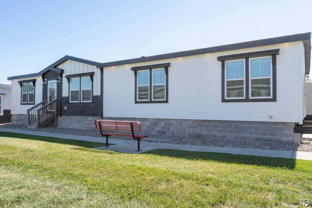 Pri3270-2060 elevation and exterior home features