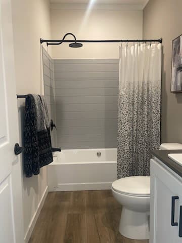 Kritzer bathroom home features