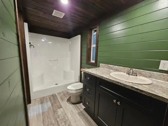 Meadowbrook| 4b 130 bathroom home features