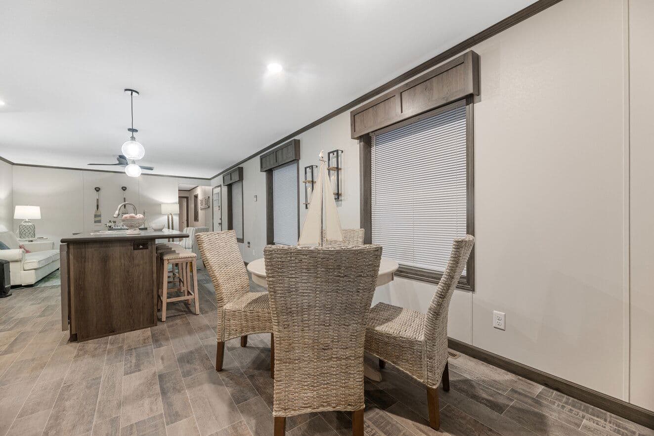 Vista 193500 interior home features