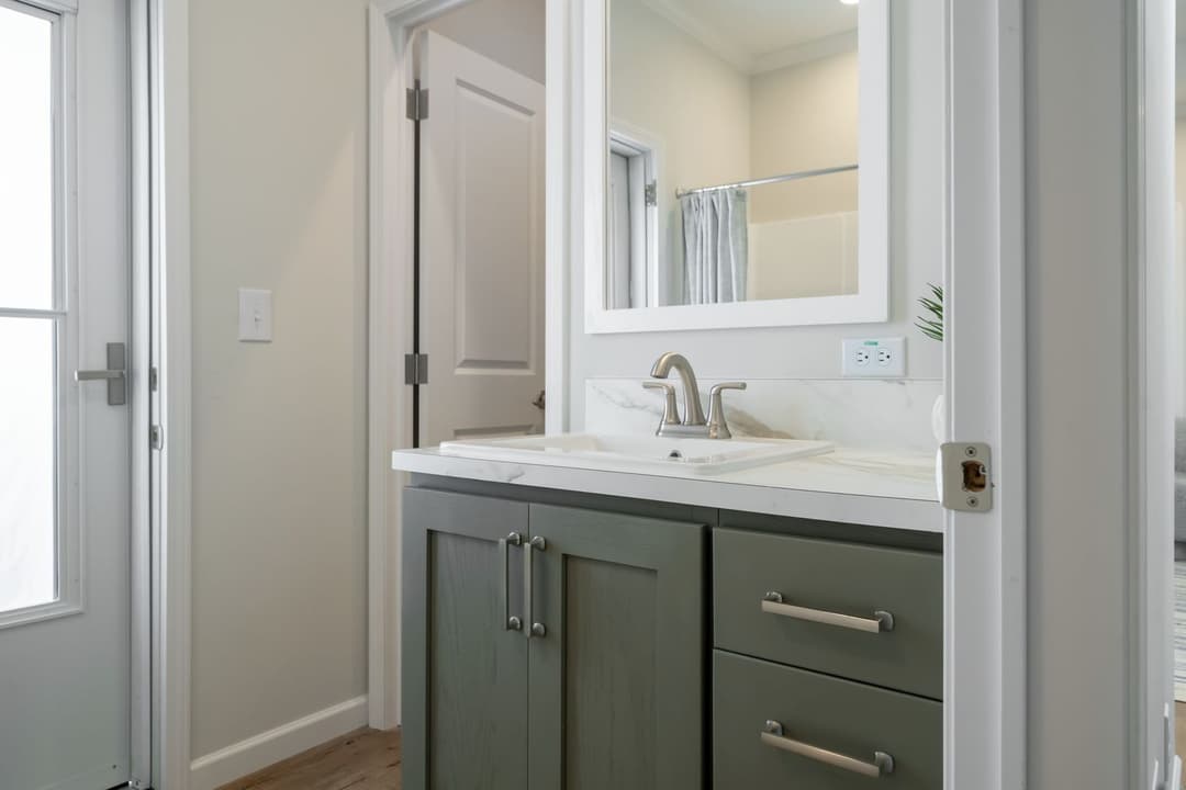 Tiffany bathroom home features