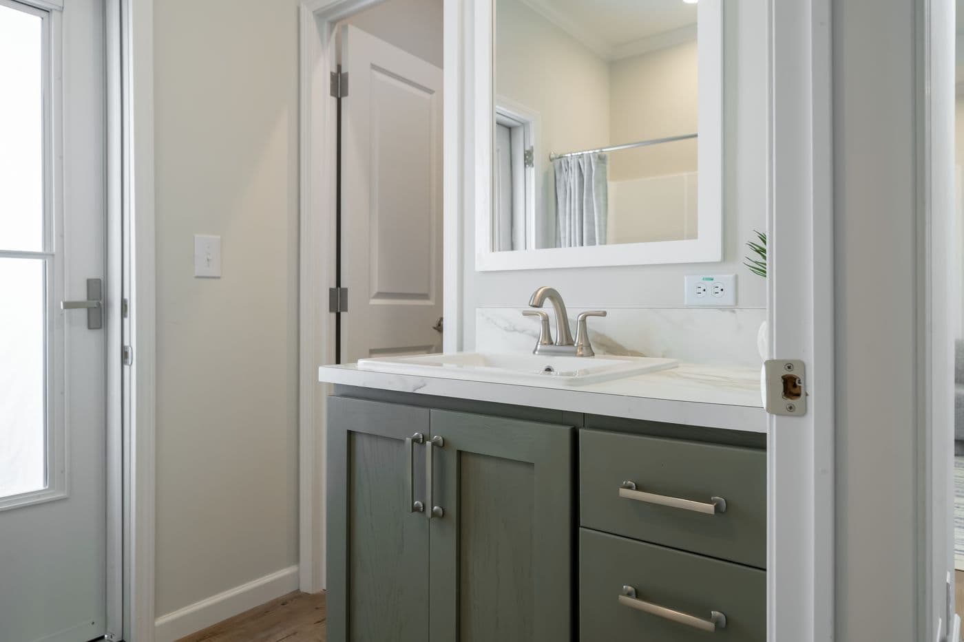 Tiffany bathroom home features