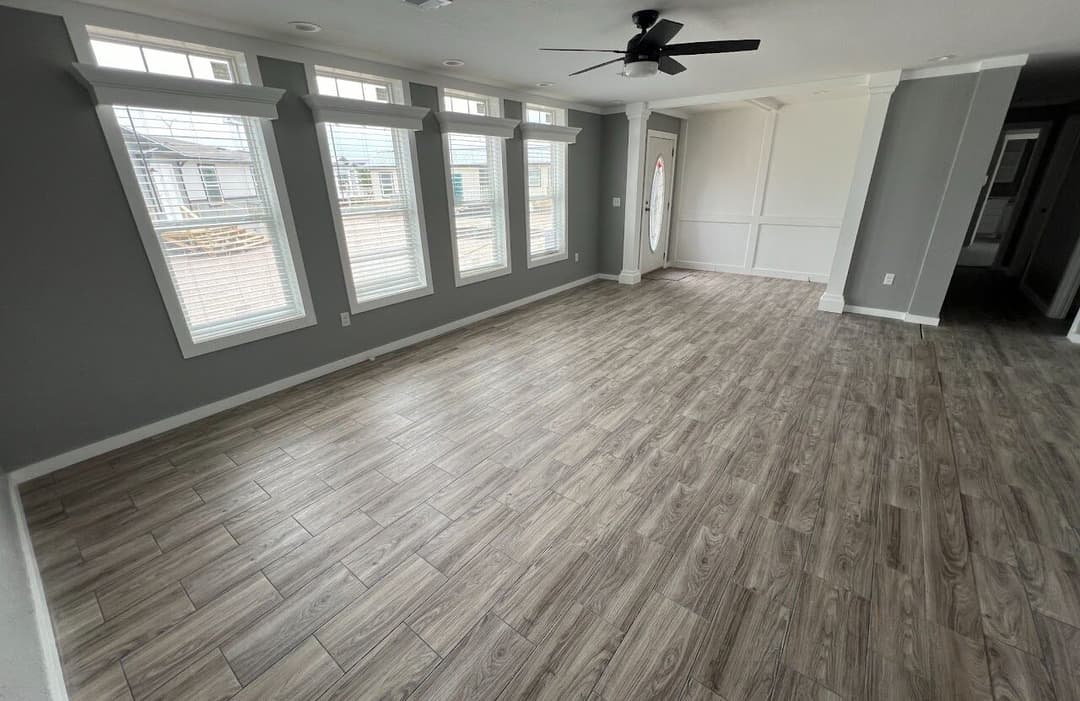 Solitaire 28684a interior home features