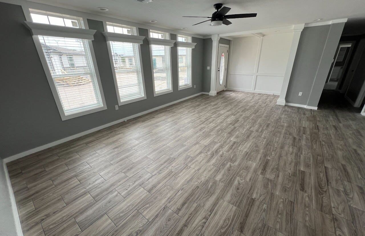 Solitaire 28684a interior home features