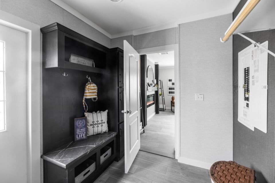 Apex 32763x interior home features