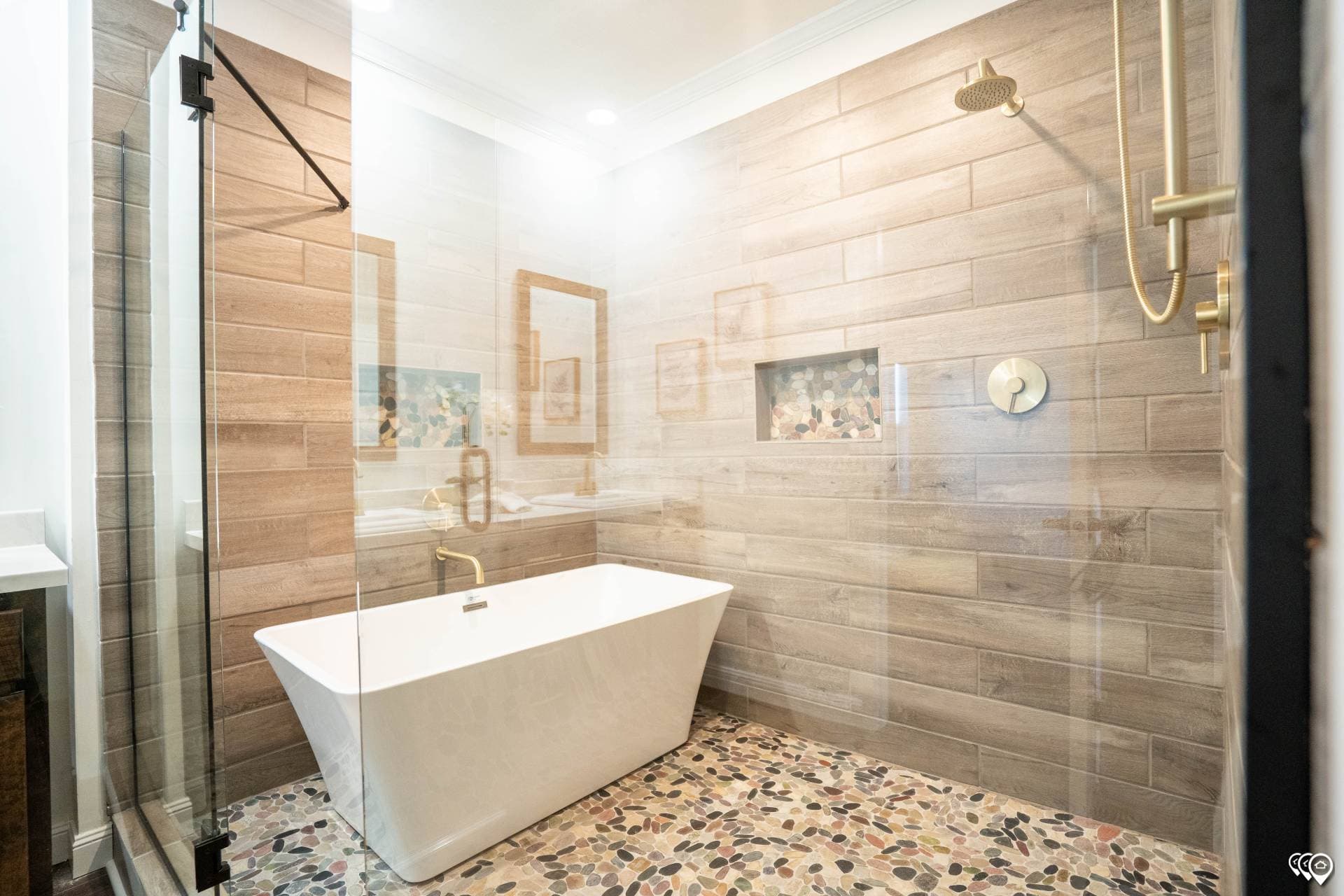 Pri3284-2073 bathroom home features