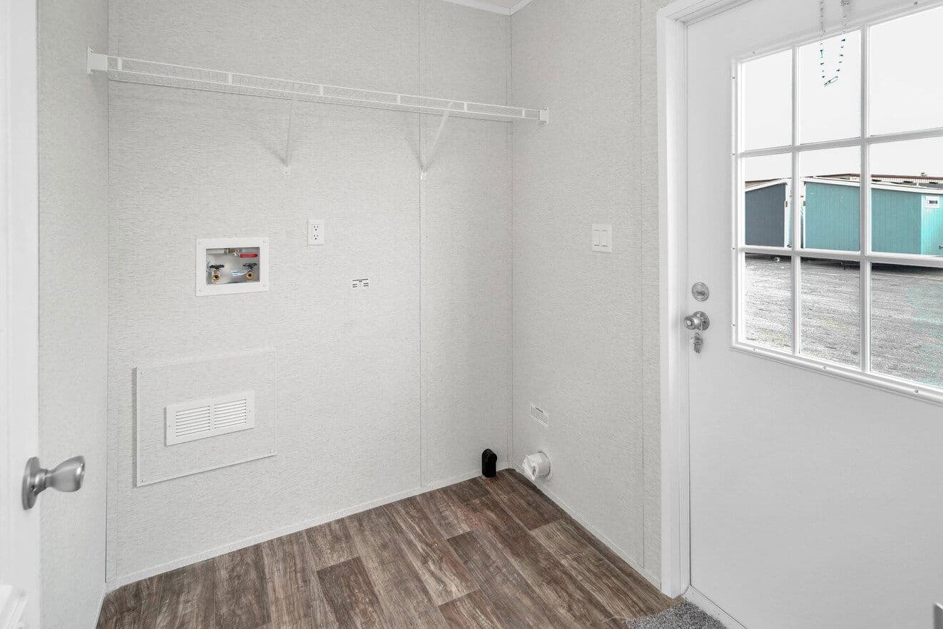 Valu maxx premier 16763a interior home features