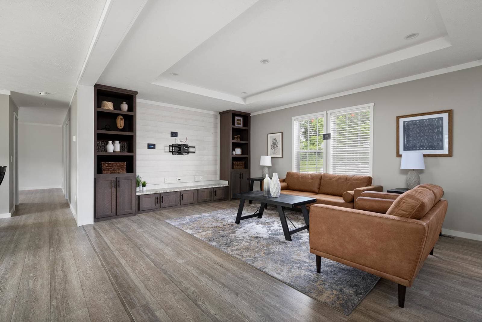 Pursuit interior home features