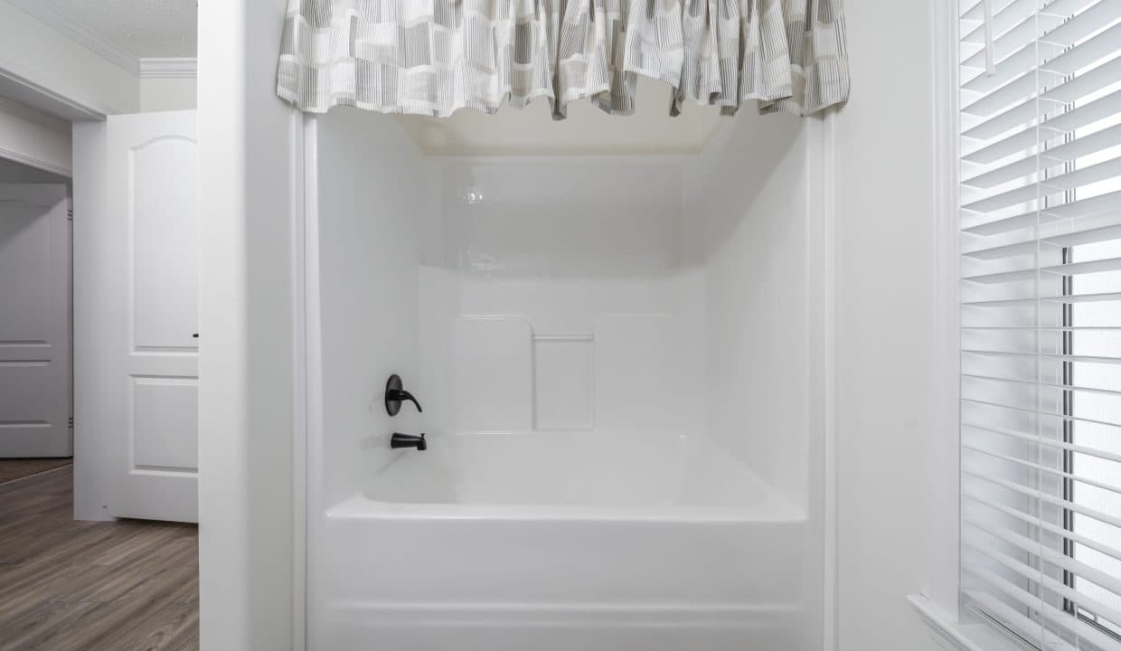 Kb-3250 fargo bathroom home features