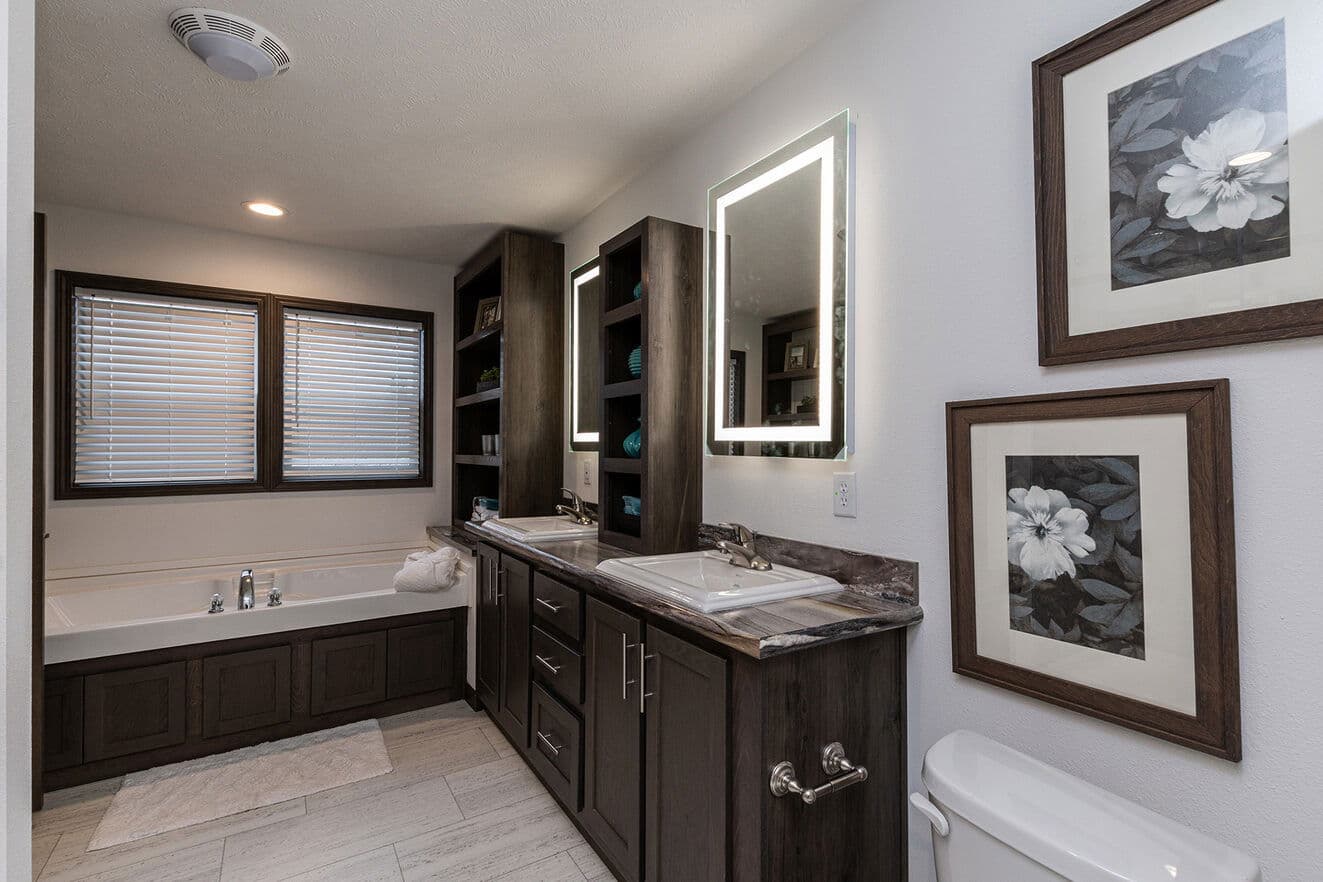 The lincoln 185010 bathroom home features
