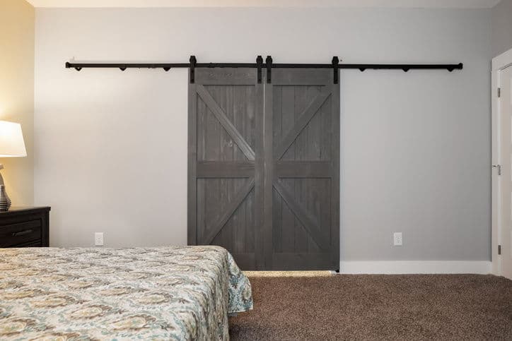 Saddle ridge 28663a bedroom home features