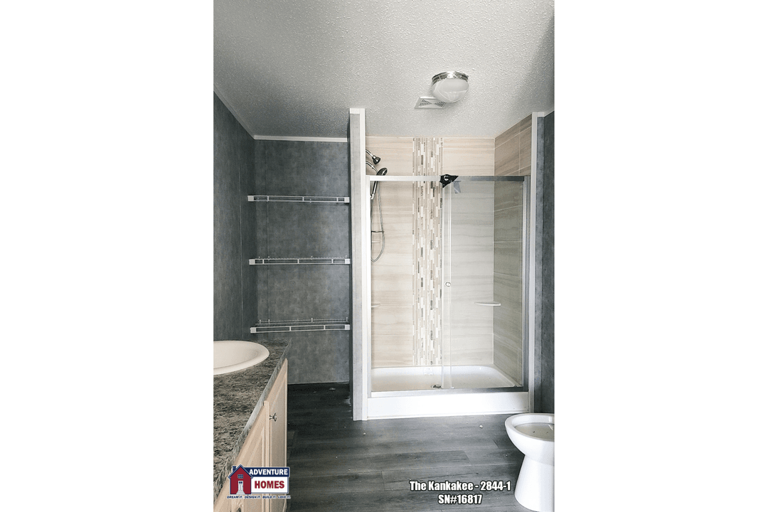 Kankakee | 2844-1 bathroom home features