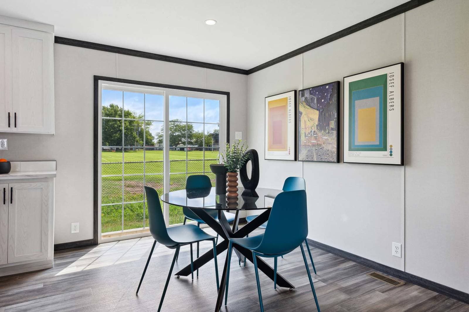 Clinch  home features