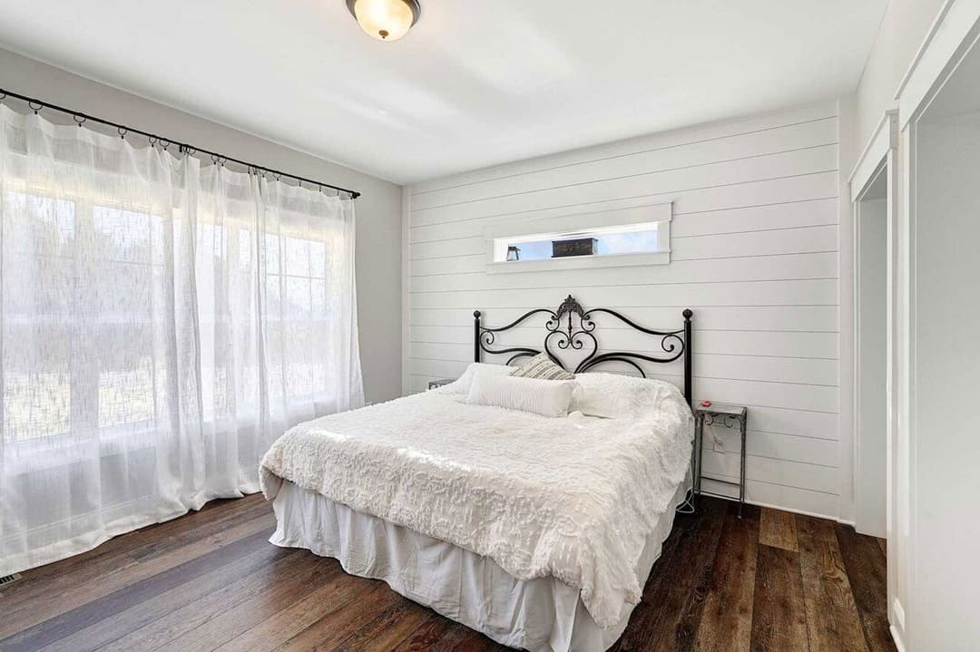 Farmhouse ii cape bedroom home features