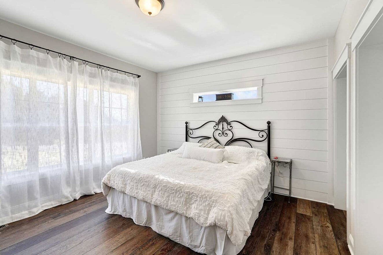 Farmhouse ii cape bedroom home features