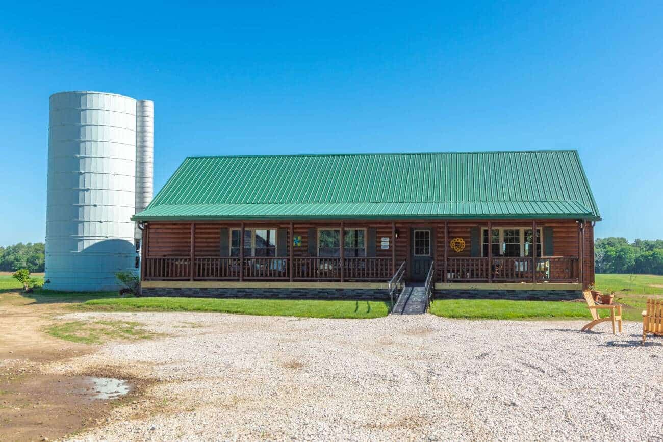 Musketeer 2856 exterior home features