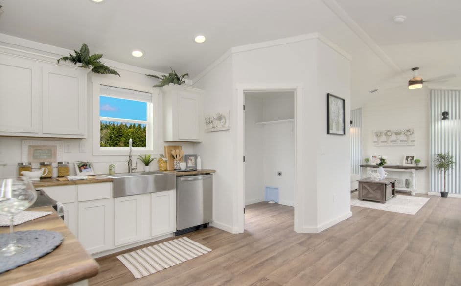 Opal 5663 interior home features