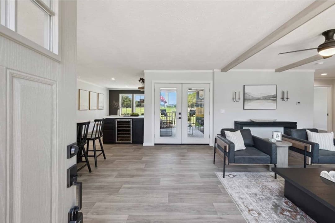 Axis 32563n interior home features