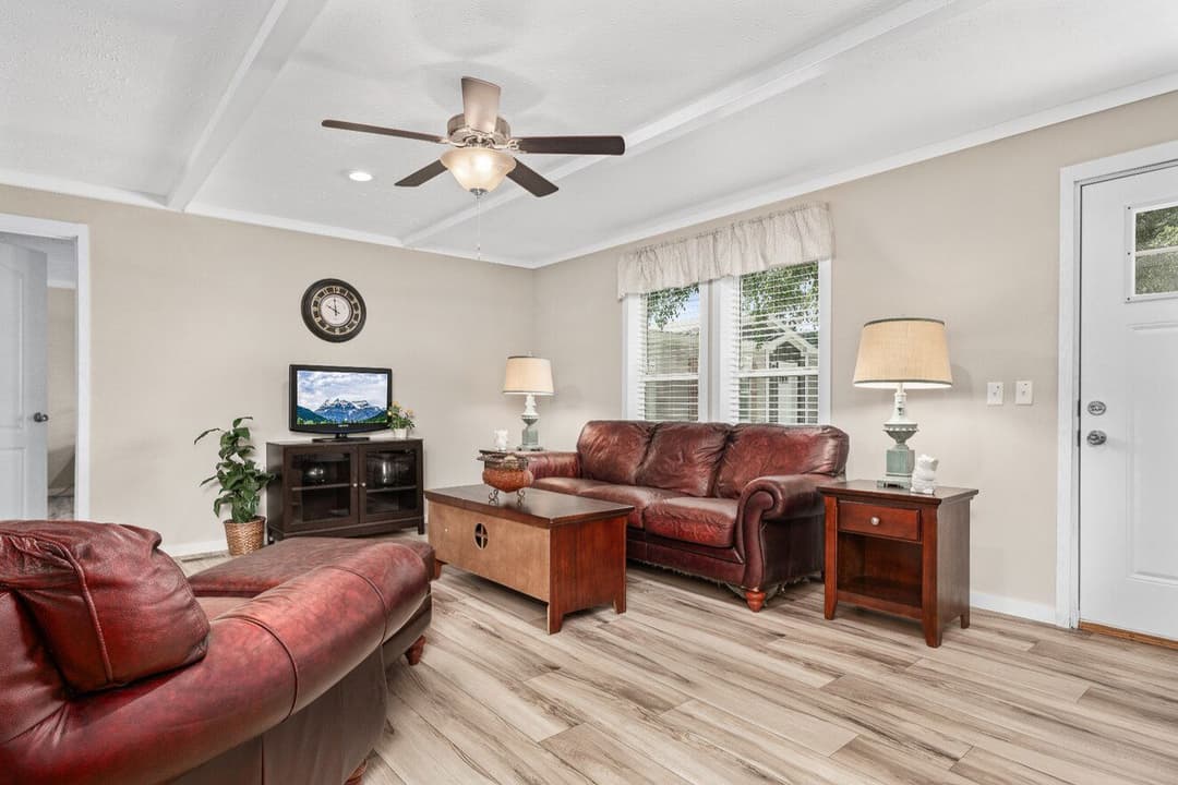 X model 32684x interior home features