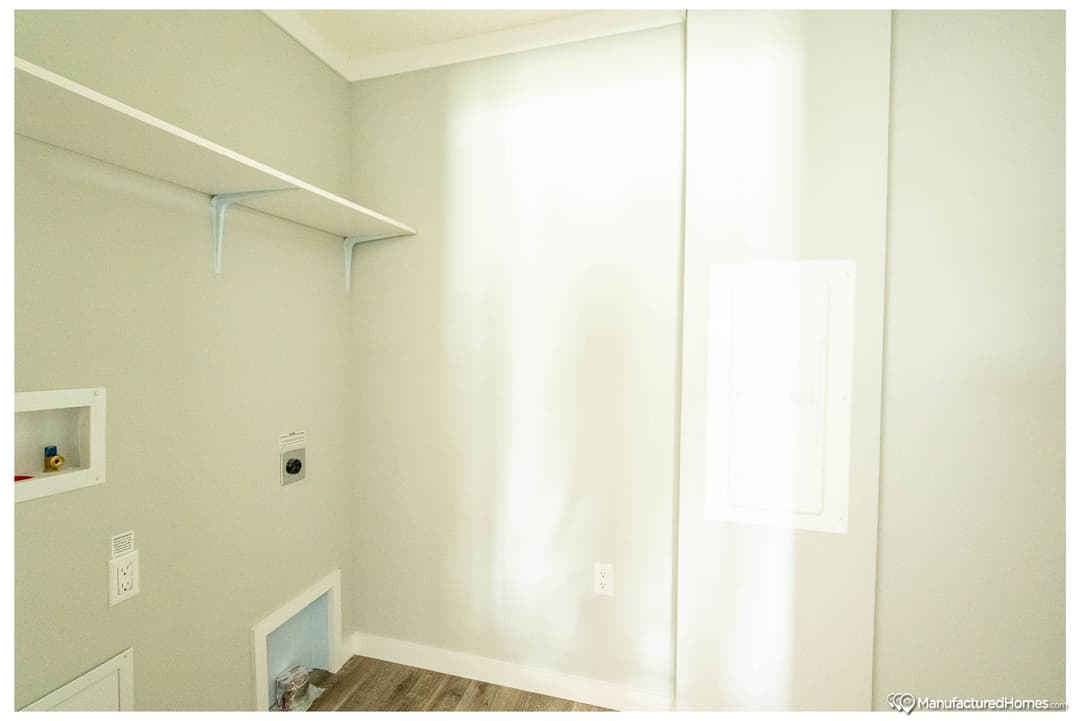 Chc1670-103 interior home features