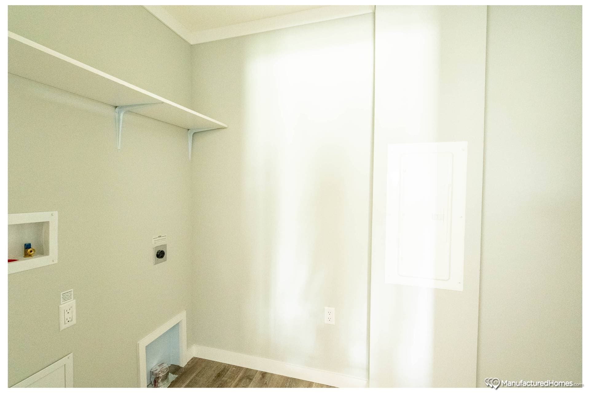 Chc1670-103 interior home features