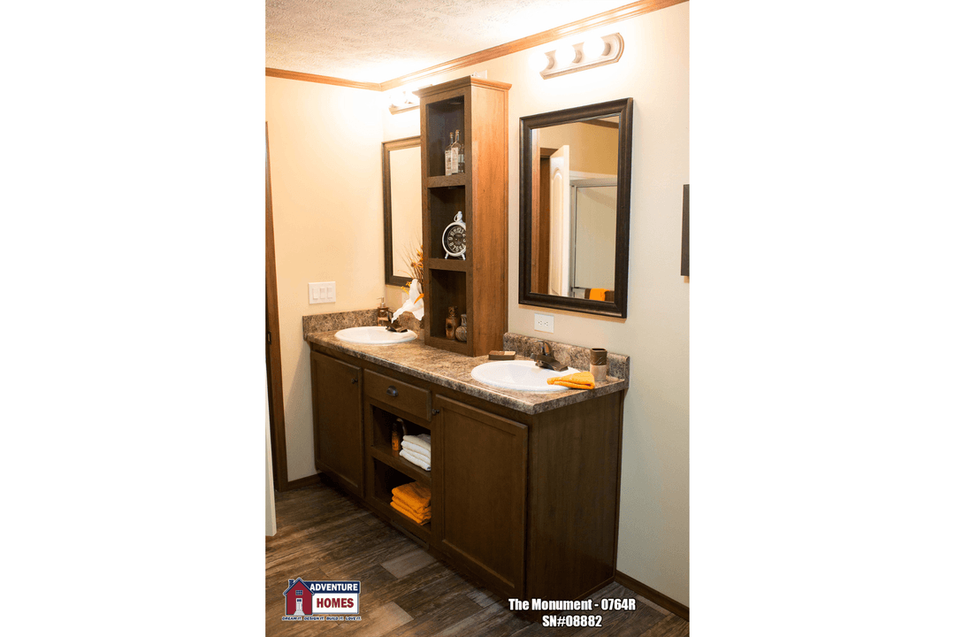 Monument | 0764r bathroom home features