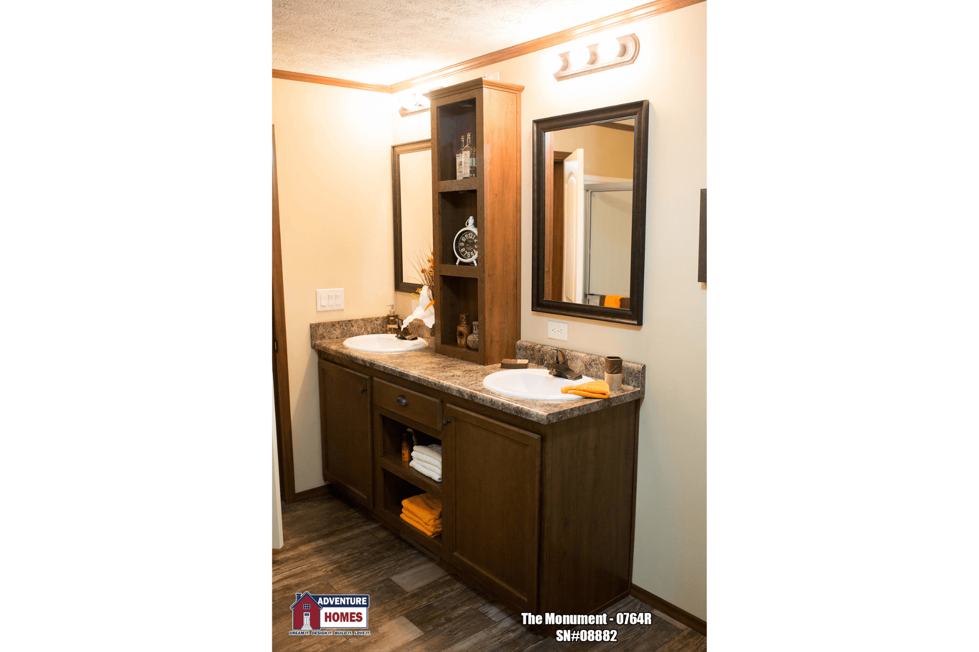 Monument | 0764r bathroom home features