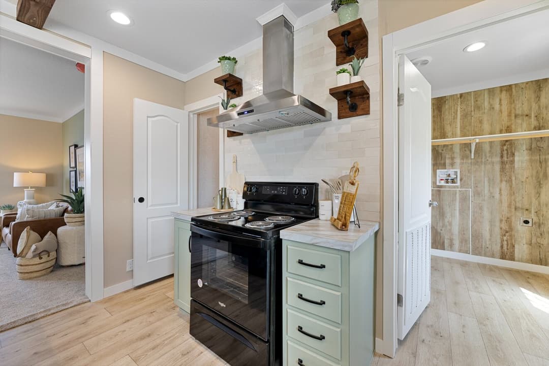 Sheridan 30522s kitchen home features