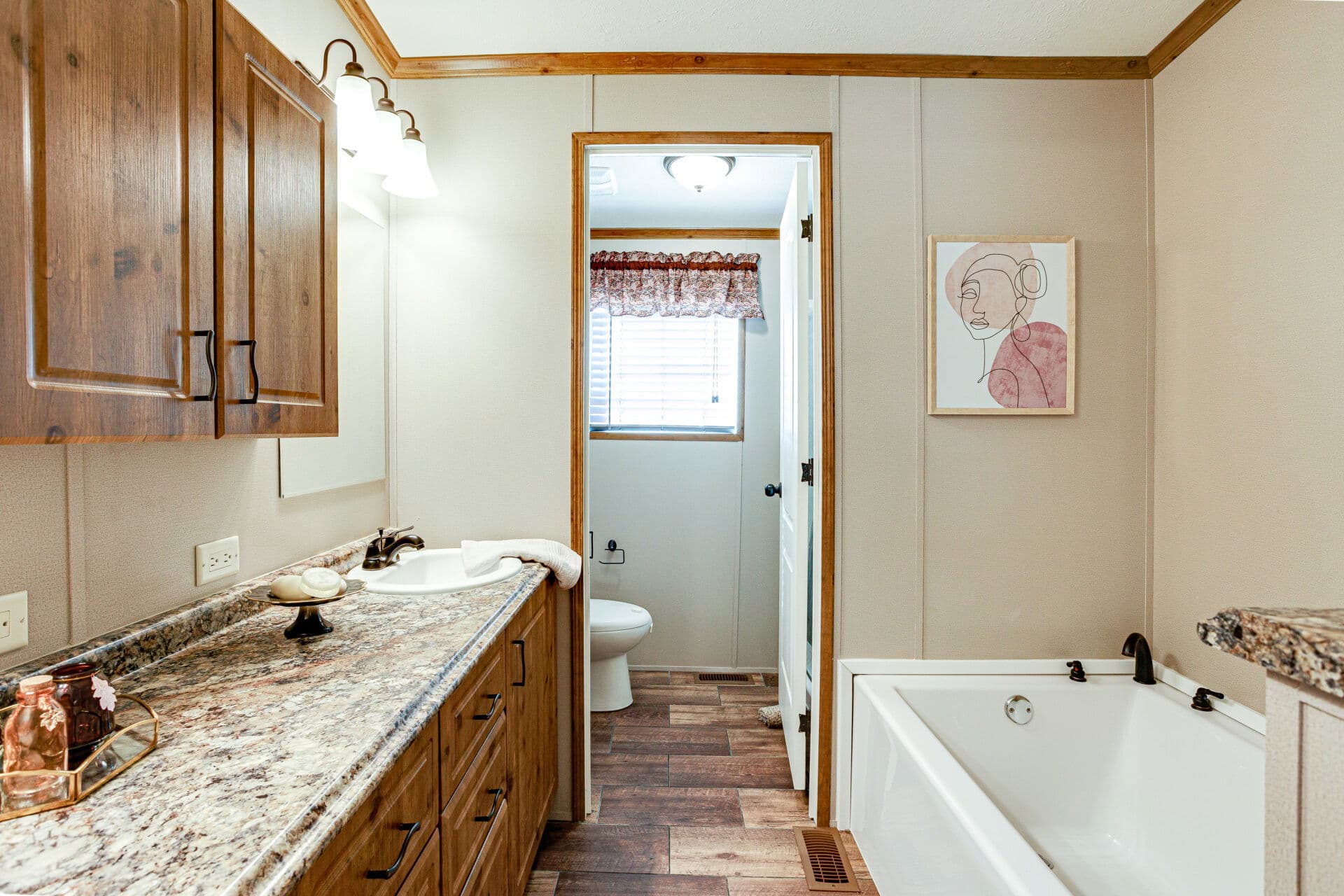 Doublewide s-28×56-32flp bathroom home features