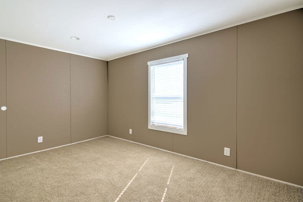 Phoenix 9277 bedroom home features