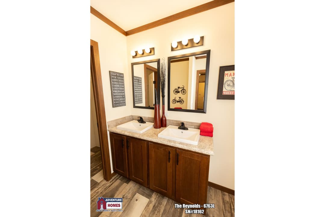 Reynolds | 6763l bathroom home features