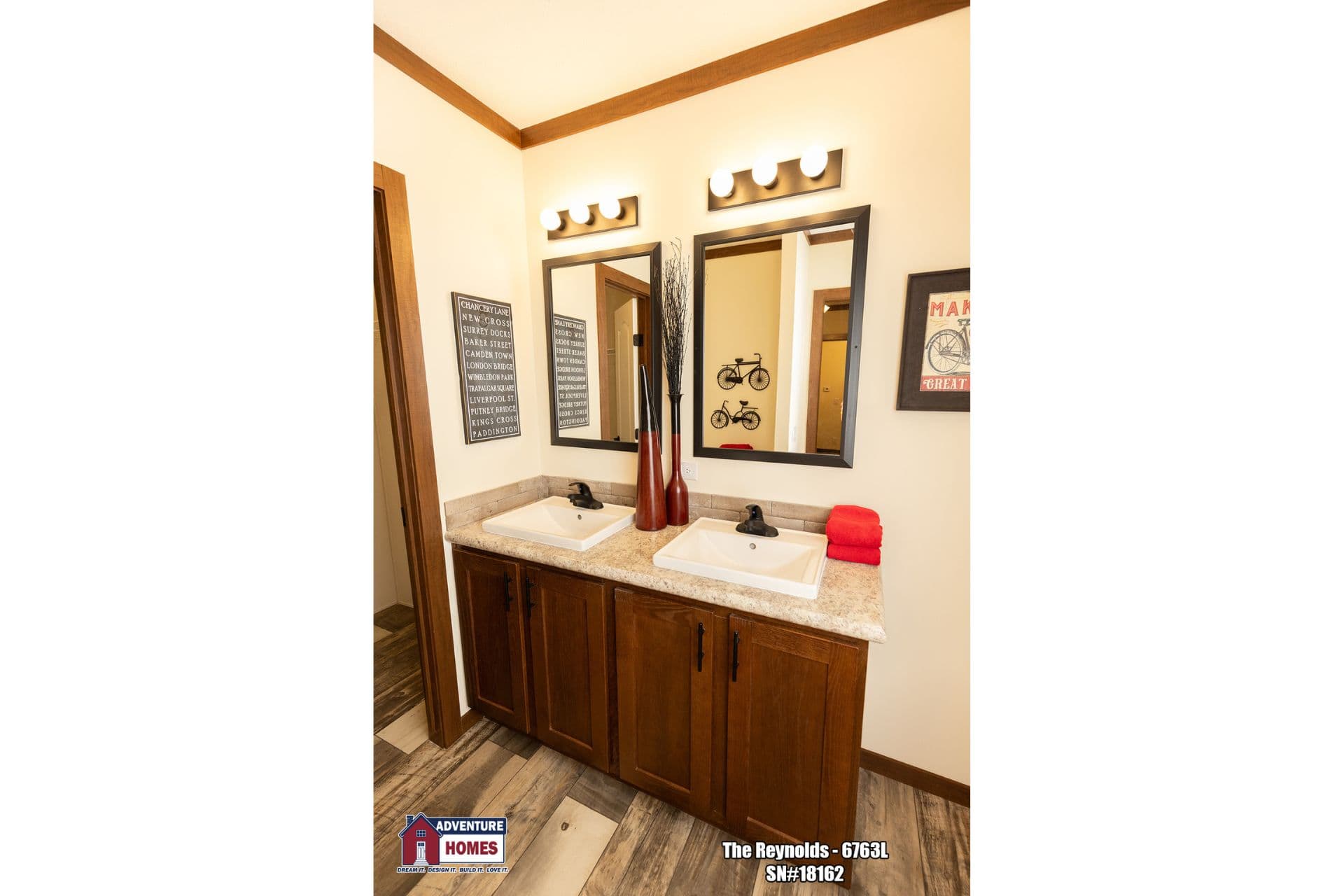 Reynolds | 6763l bathroom home features