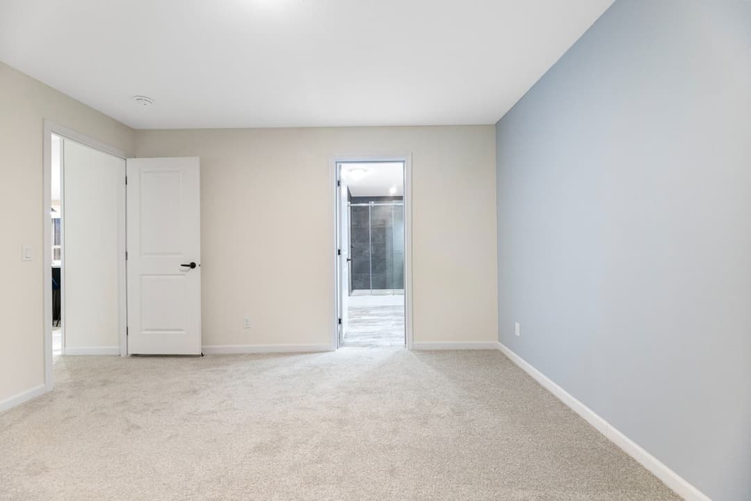 The mille lacs 184051 bedroom home features