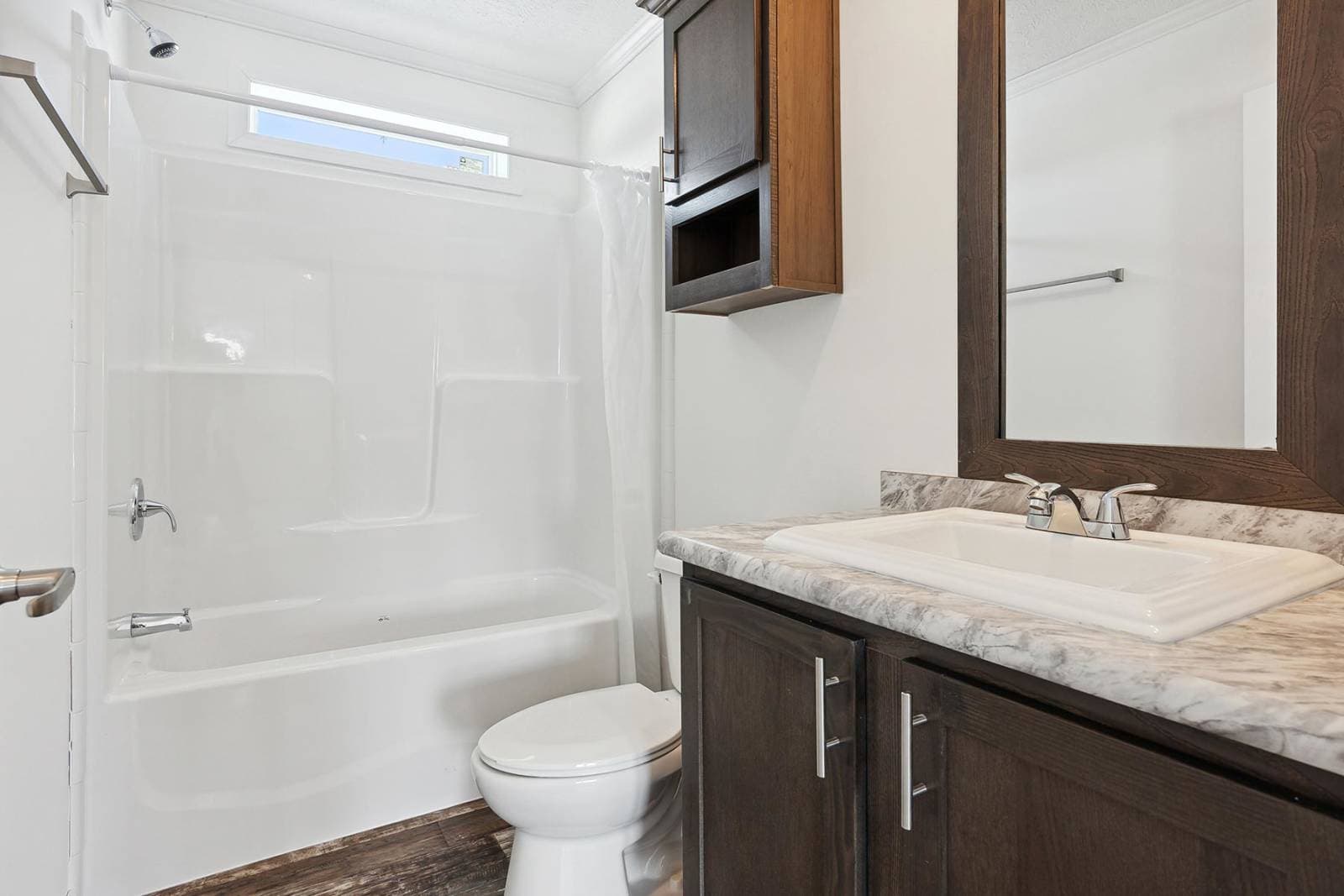 N600 bathroom home features