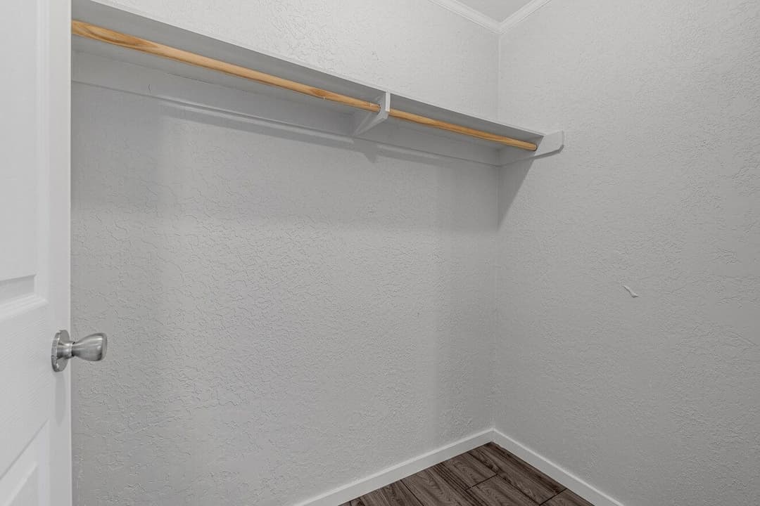 Topaz 28563a interior home features