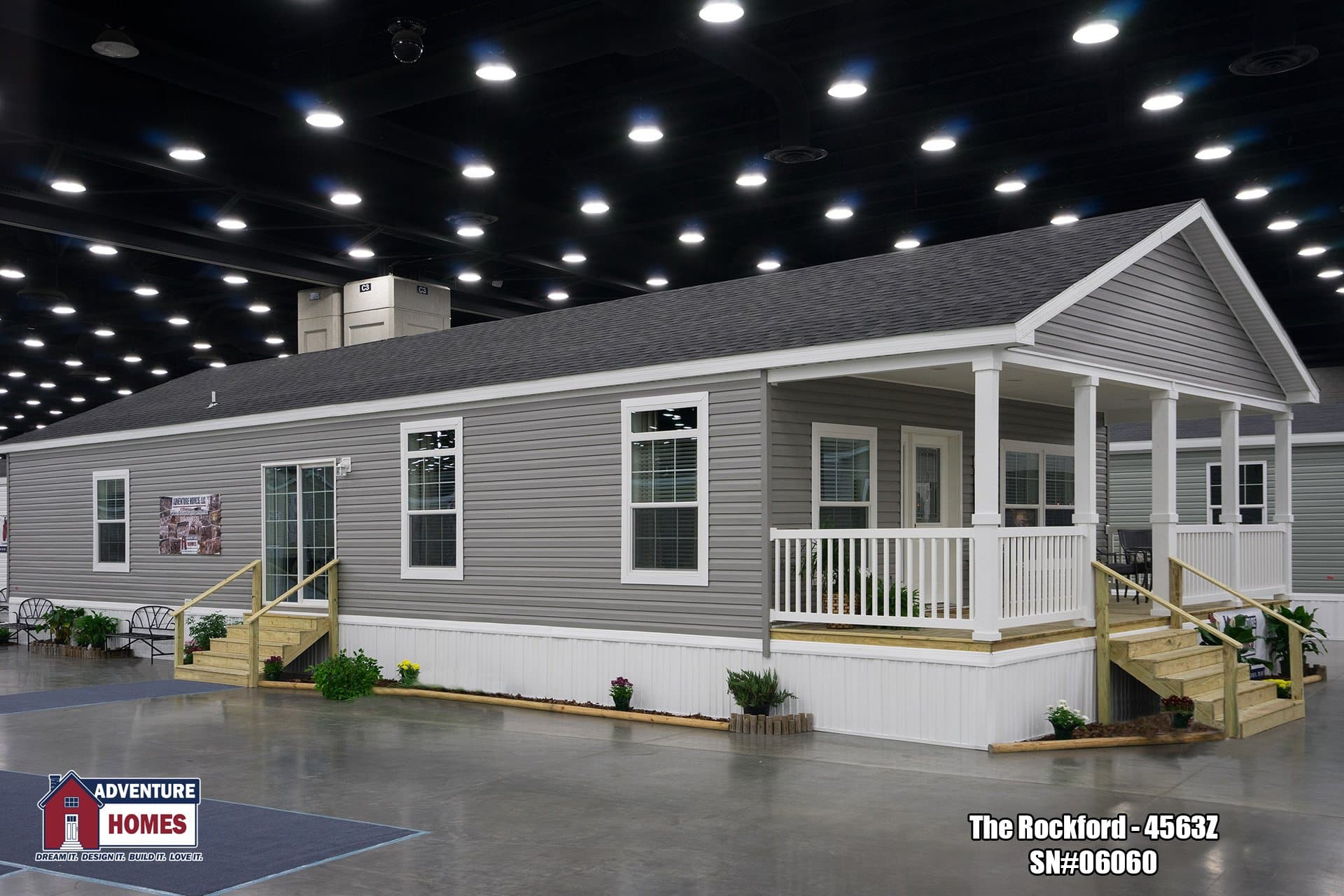 Rockford | 4563z elevation and exterior home features