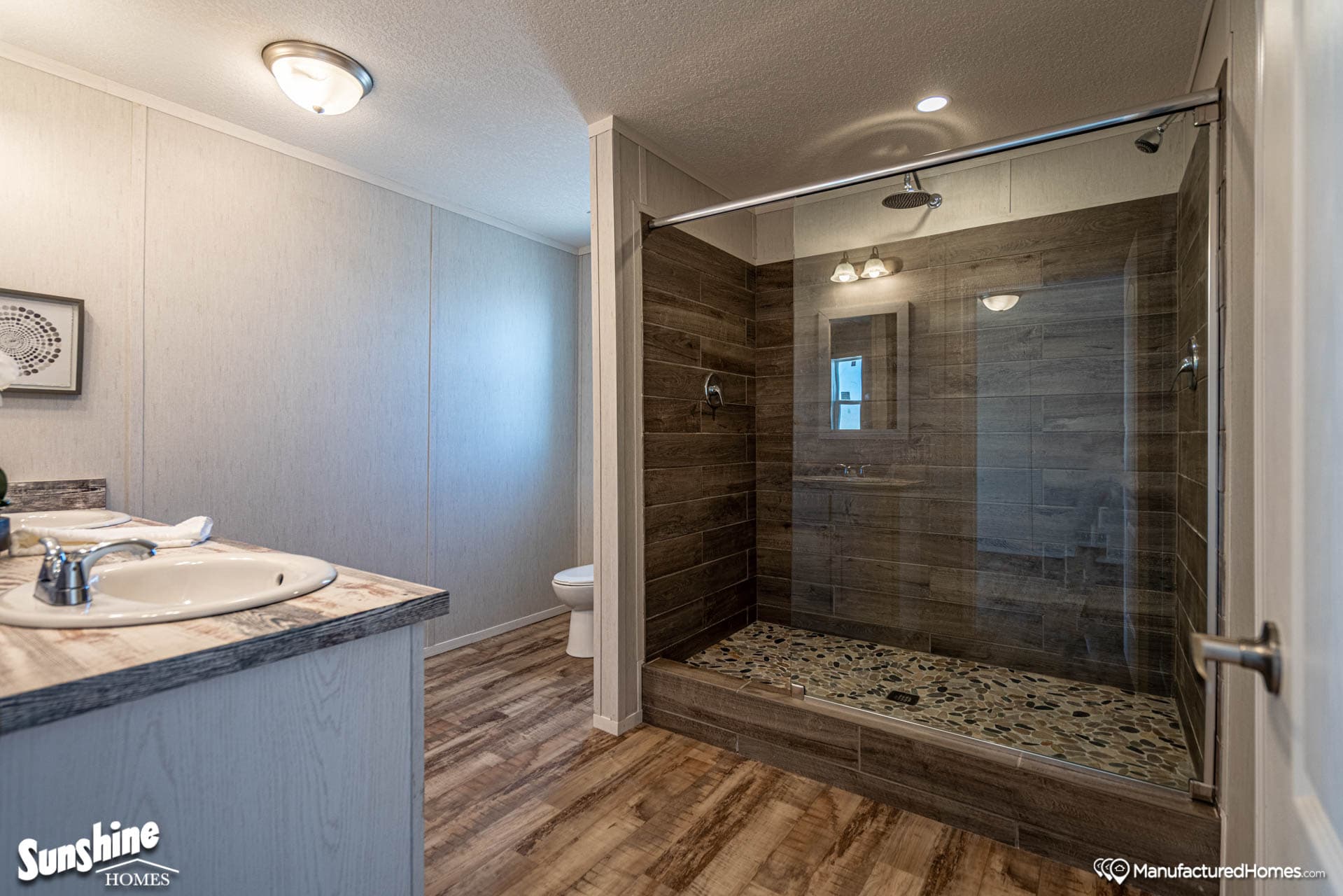 Arc1680-8000 bathroom home features