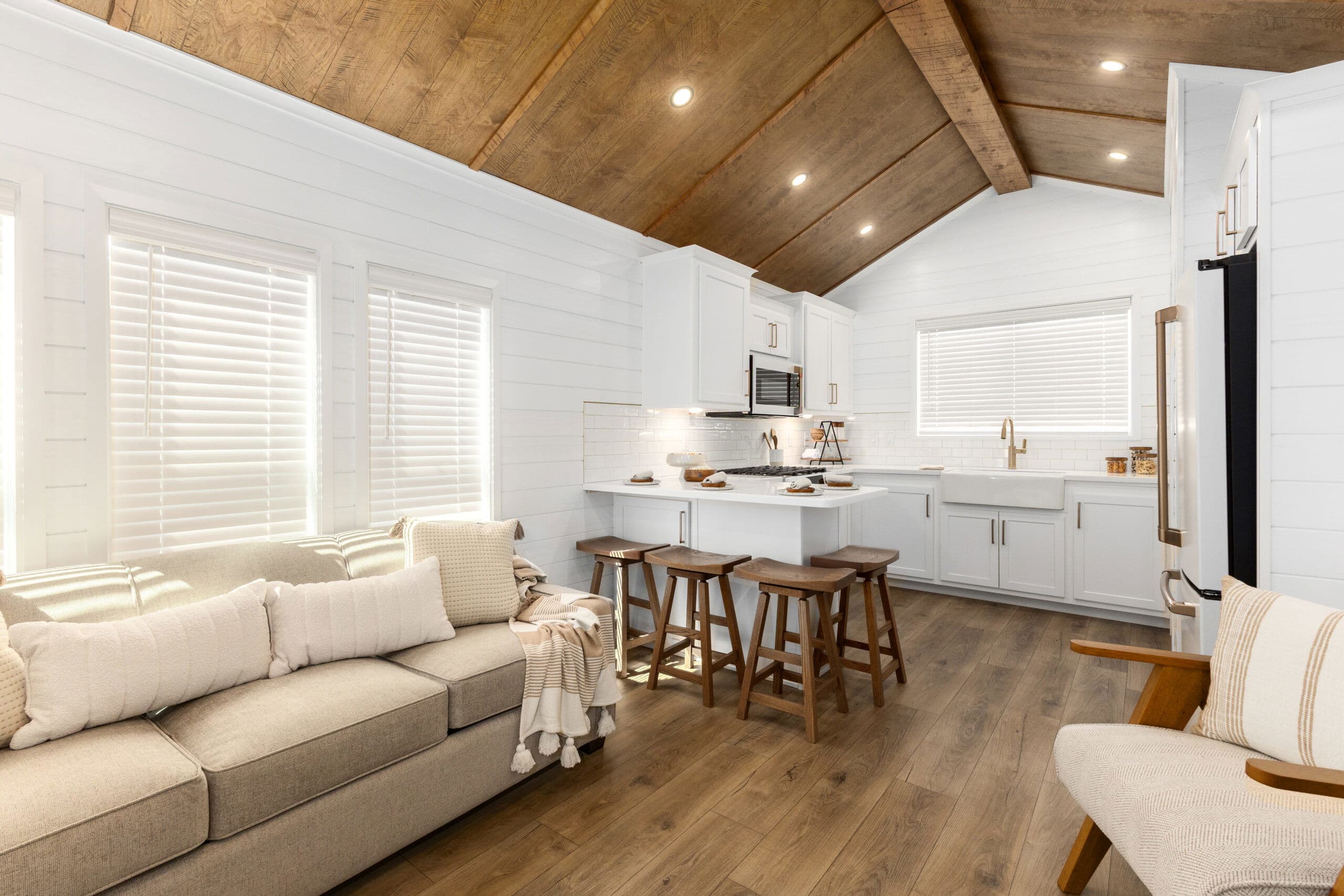 Eldorado 9101 interior home features