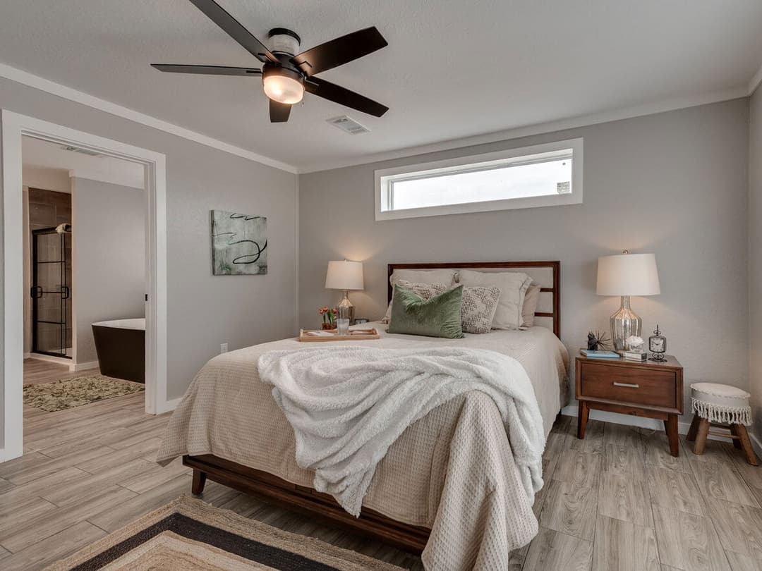 28603n bedroom home features