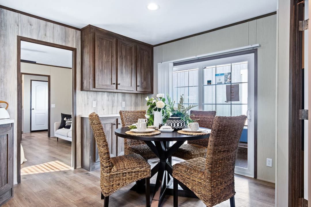 Anniversary 16763f interior home features