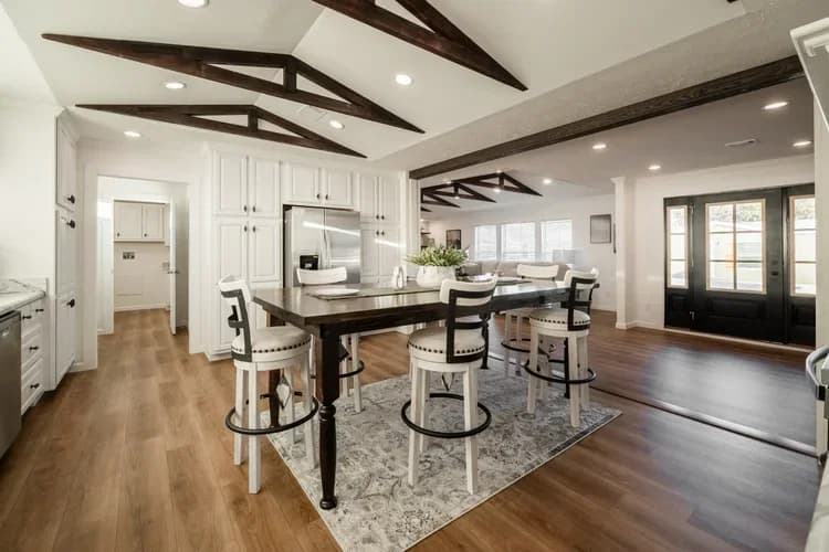 Wilson bend kitchen home features