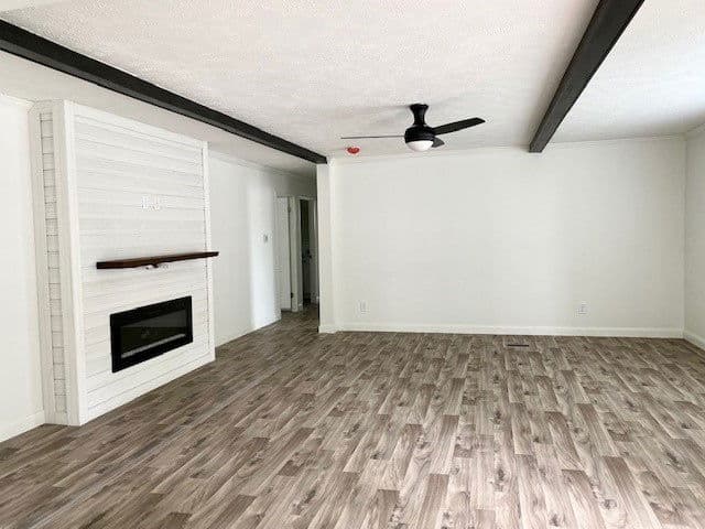 Country manor 32663m interior home features