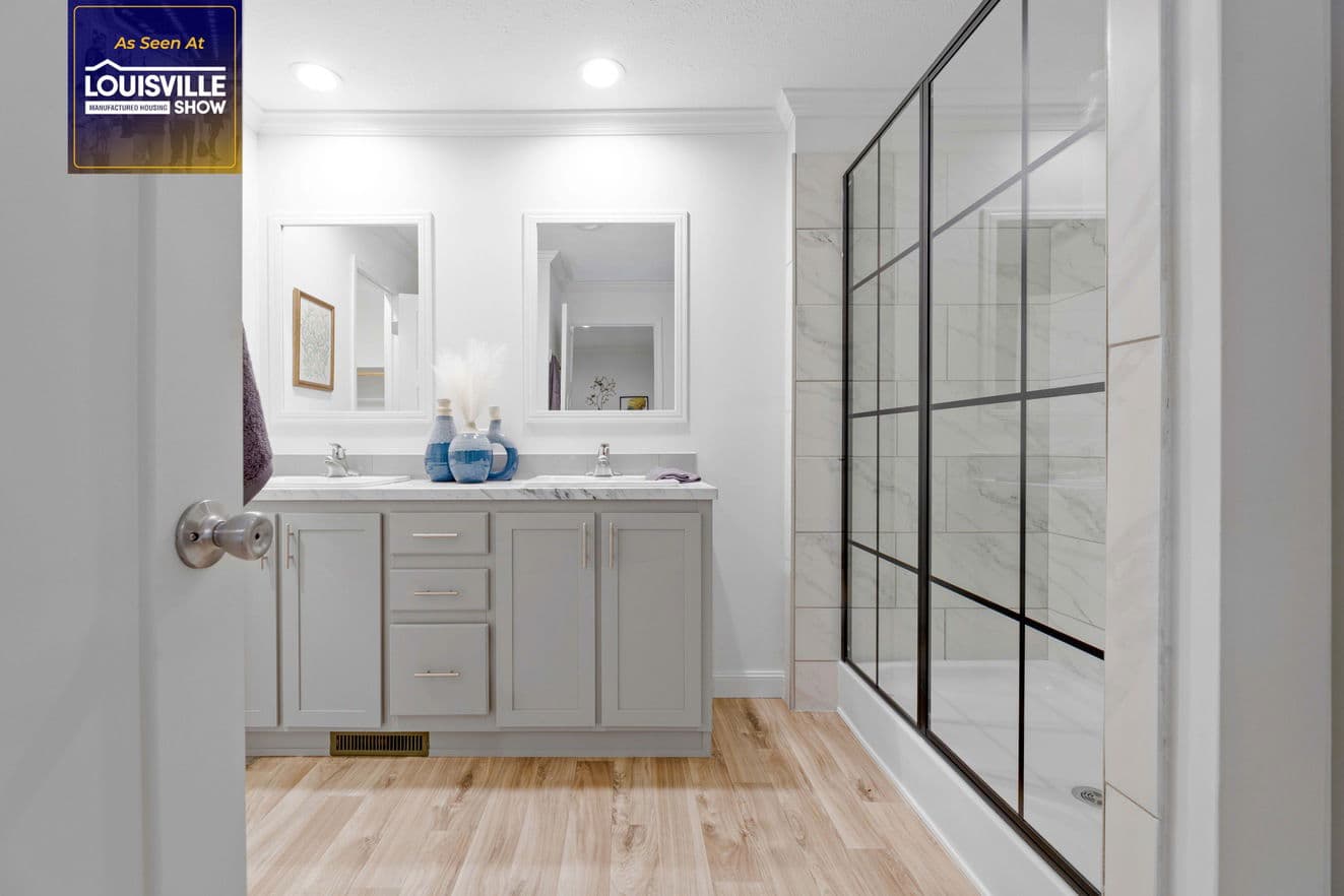 Palm harbor 16763t bathroom home features