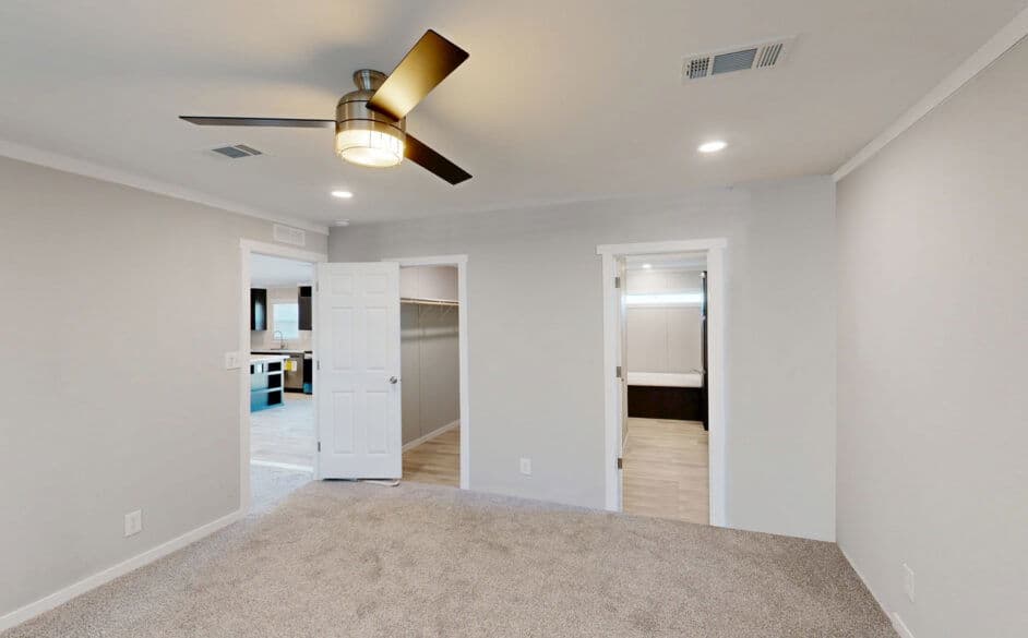 Frontier lodge t68s bedroom home features