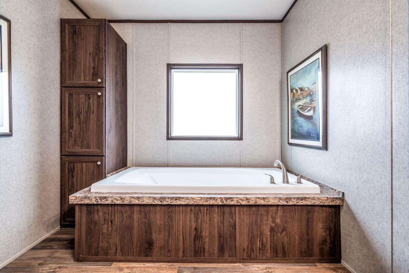 Pt 78 bathroom home features