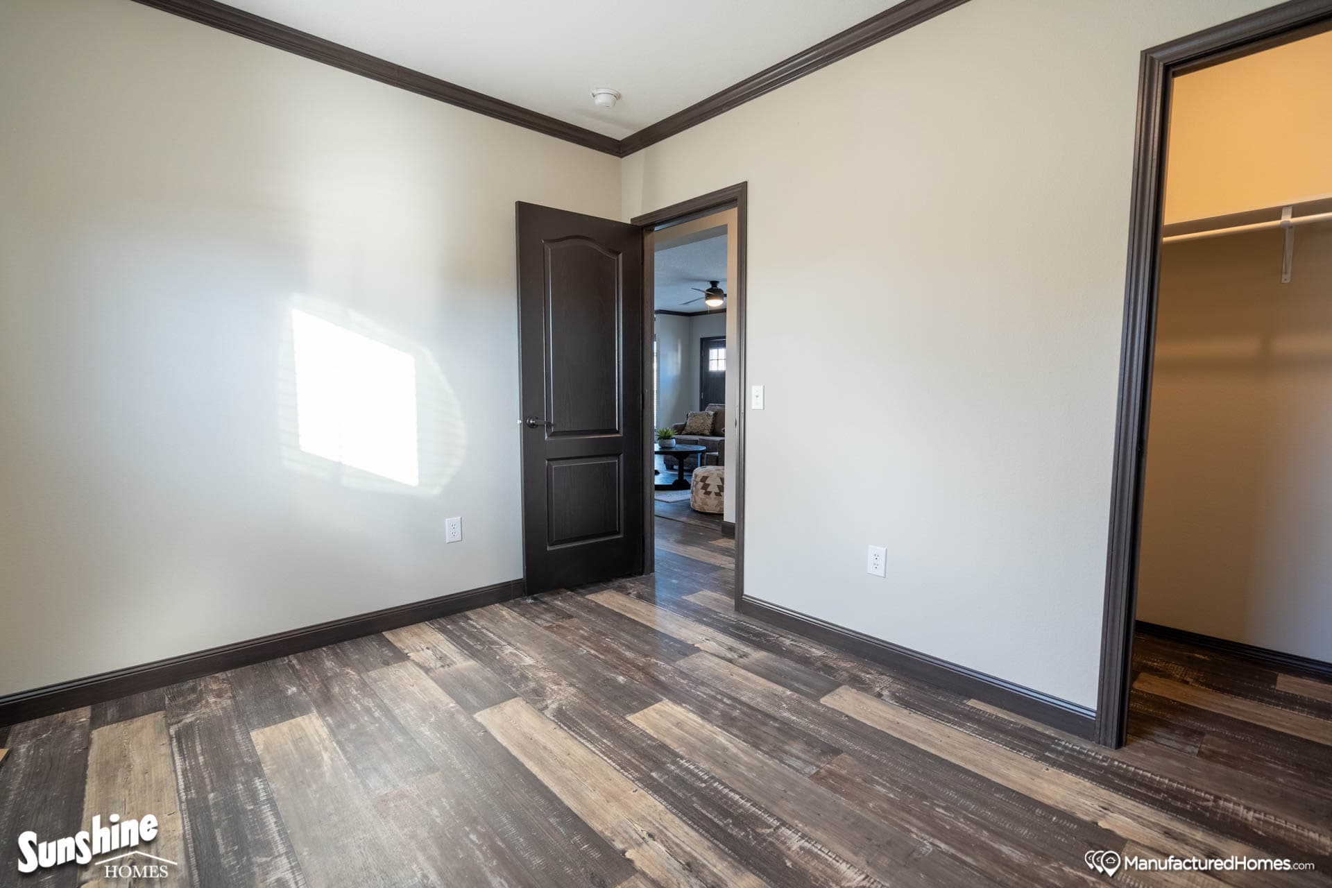 Pri3256-2061 bedroom home features