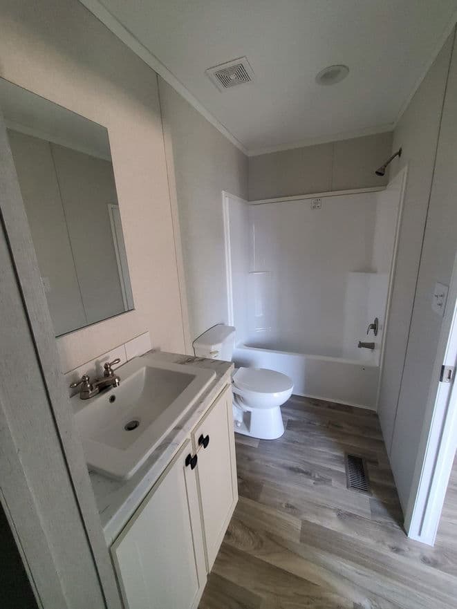 Economy 14663z bathroom home features
