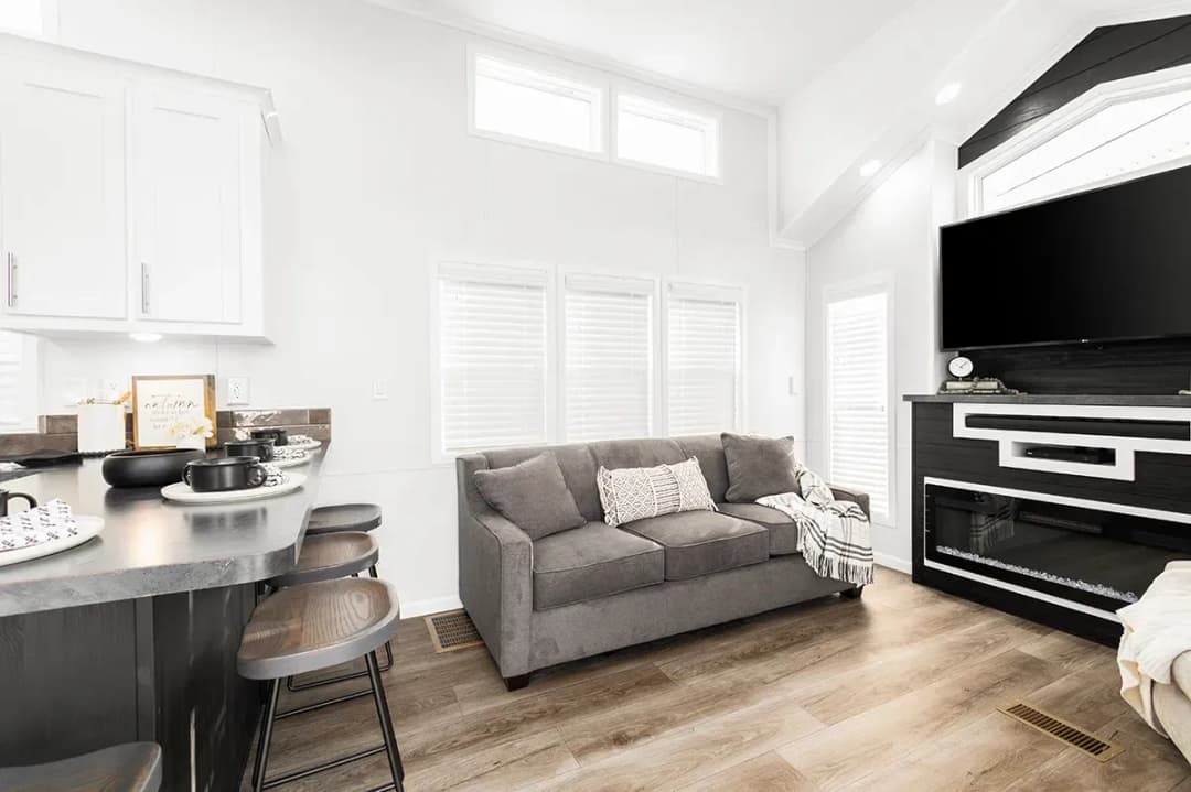 Island 6243 interior home features