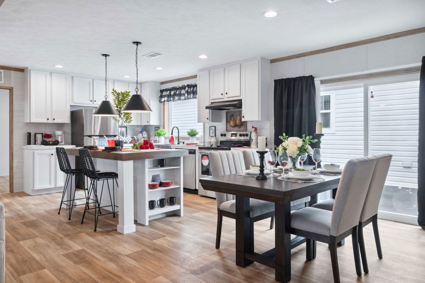 The real deal interior home features